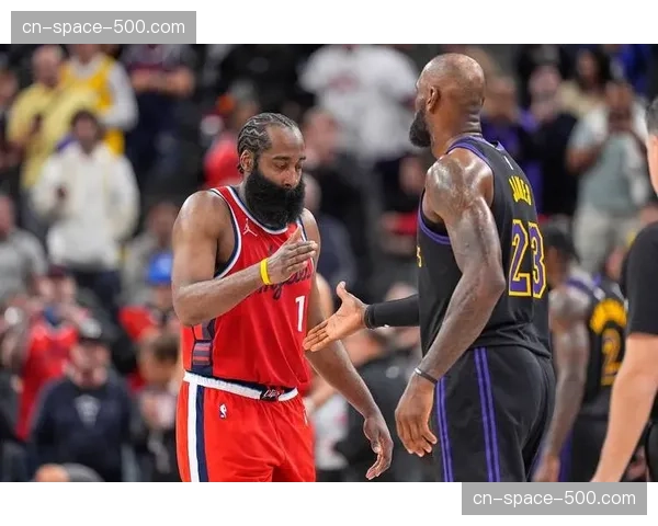 哈登谈与贾勒特·阿伦挡拆配合：-默契非一日之功，需要不断沟通-