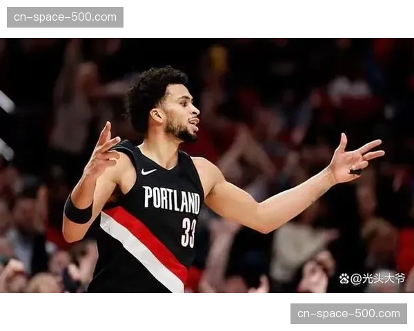 卡马拉命中8记三分贡献30分，但第四节因犯规过多离场