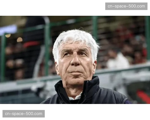 罗马训练重点演练角球战术，加斯佩里尼强调细节执行